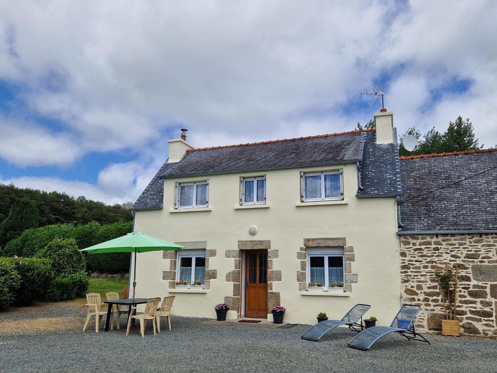 Holiday Home In The Countryside Near The Beach Guerlesquin Exterior photo